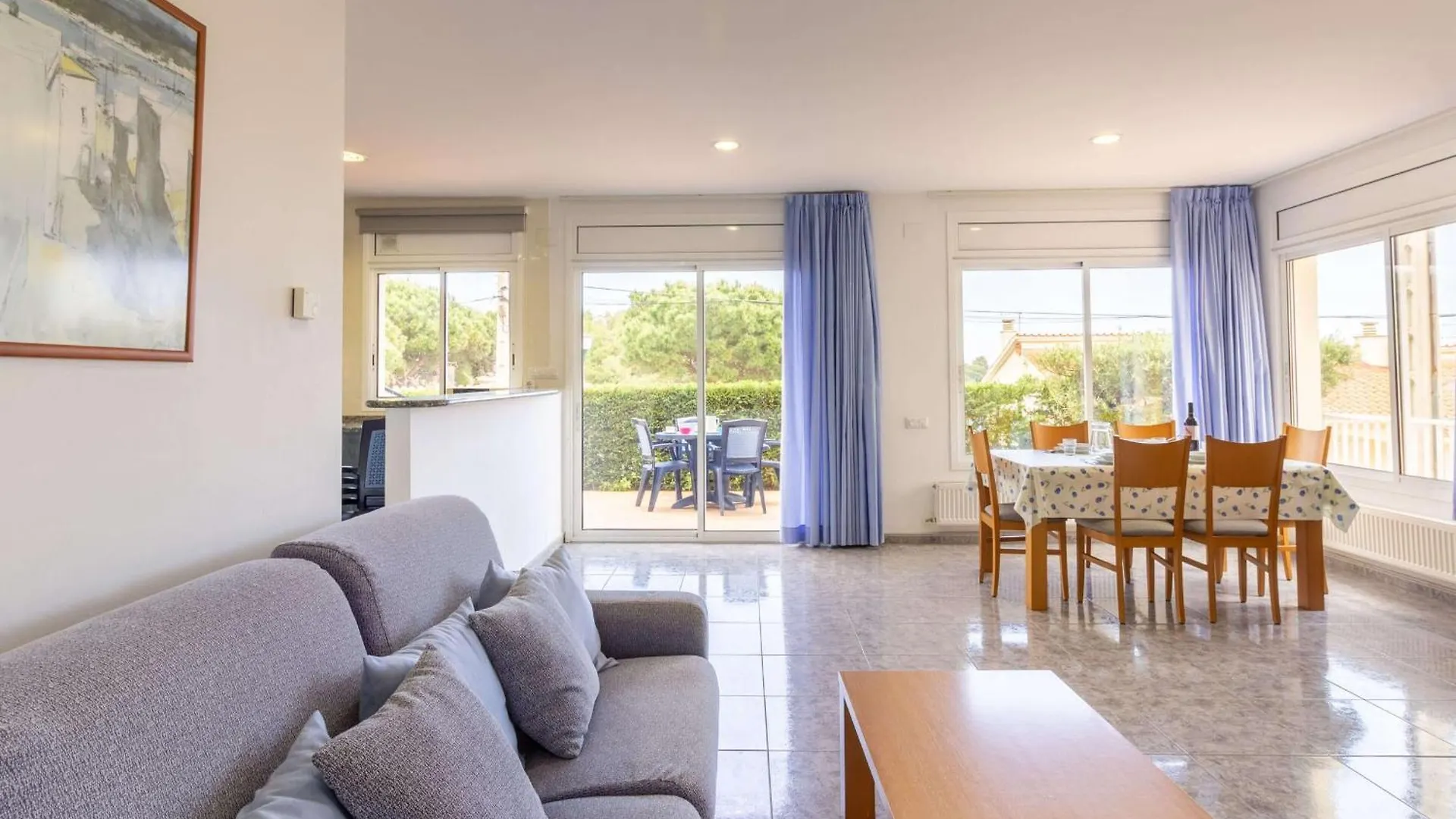 アパート Apartamento Luminoso Con Terraza, Wifi, Garaje Y A 50M De La Playa En Llanca - Es-228-15