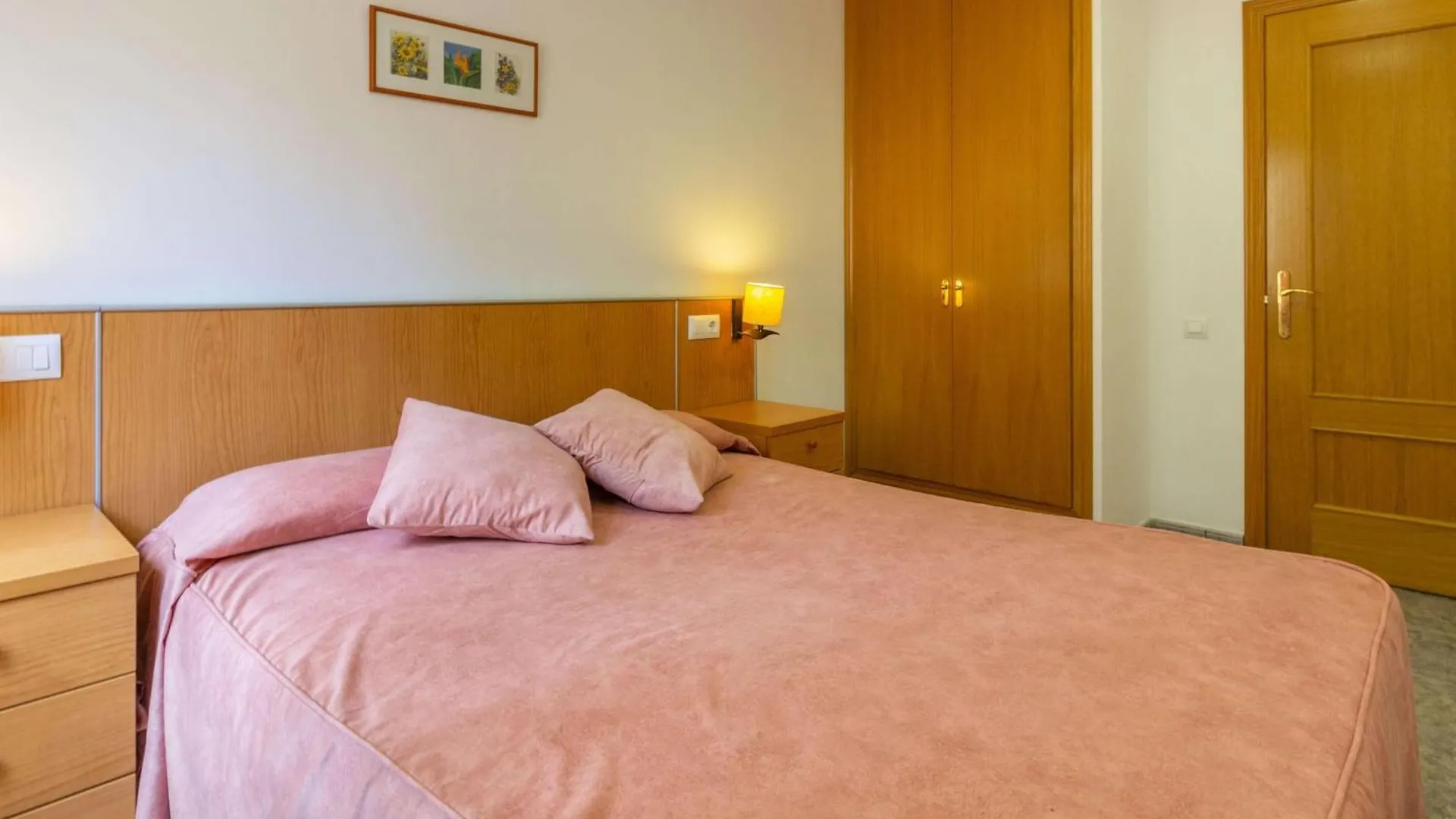 Apartamento Luminoso Con Terraza, Wifi, Garaje Y A 50M De La Playa En Llanca - Es-228-15 0*,  スペイン