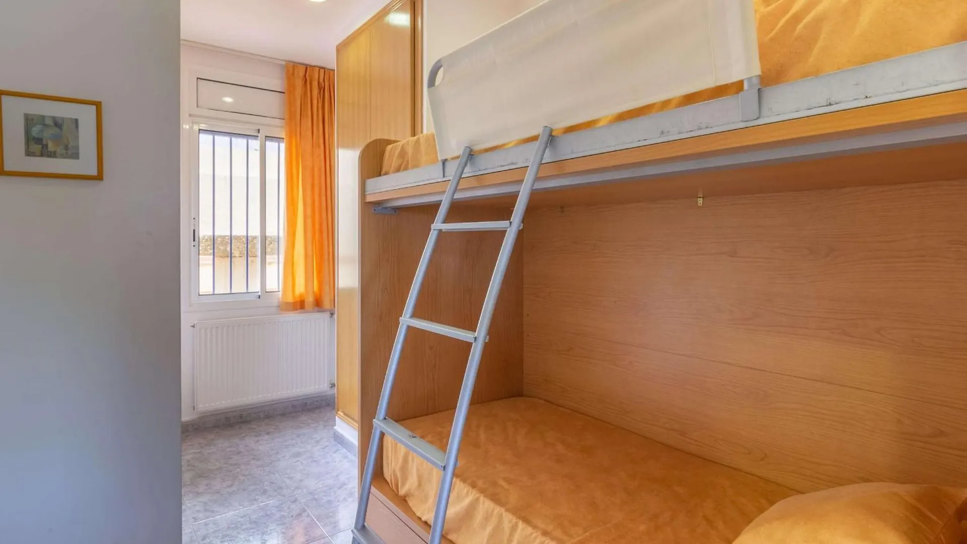 Apartamento Luminoso Con Terraza, Wifi, Garaje Y A 50M De La Playa En Llanca - Es-228-15 0*,