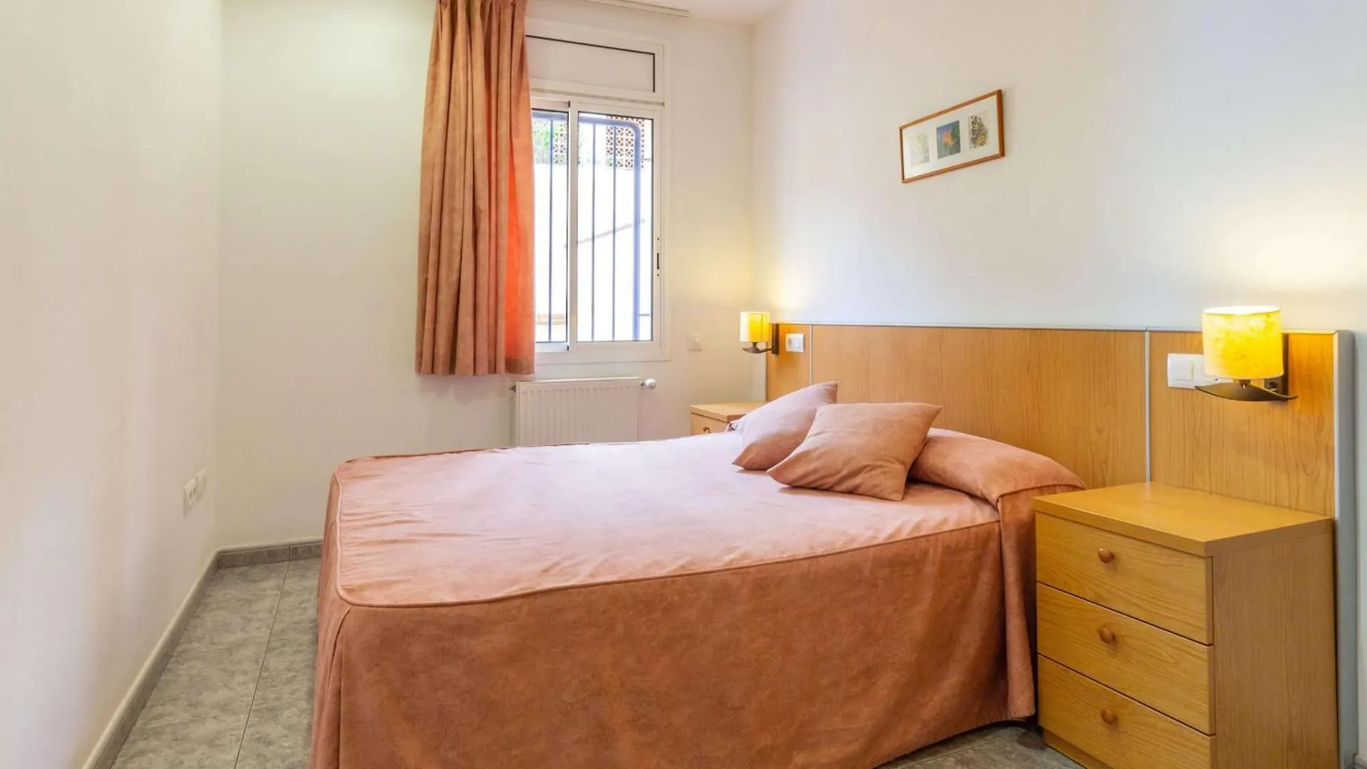 Apartamento Luminoso Con Terraza, Wifi, Garaje Y A 50M De La Playa En Llanca - Es-228-15 スペイン