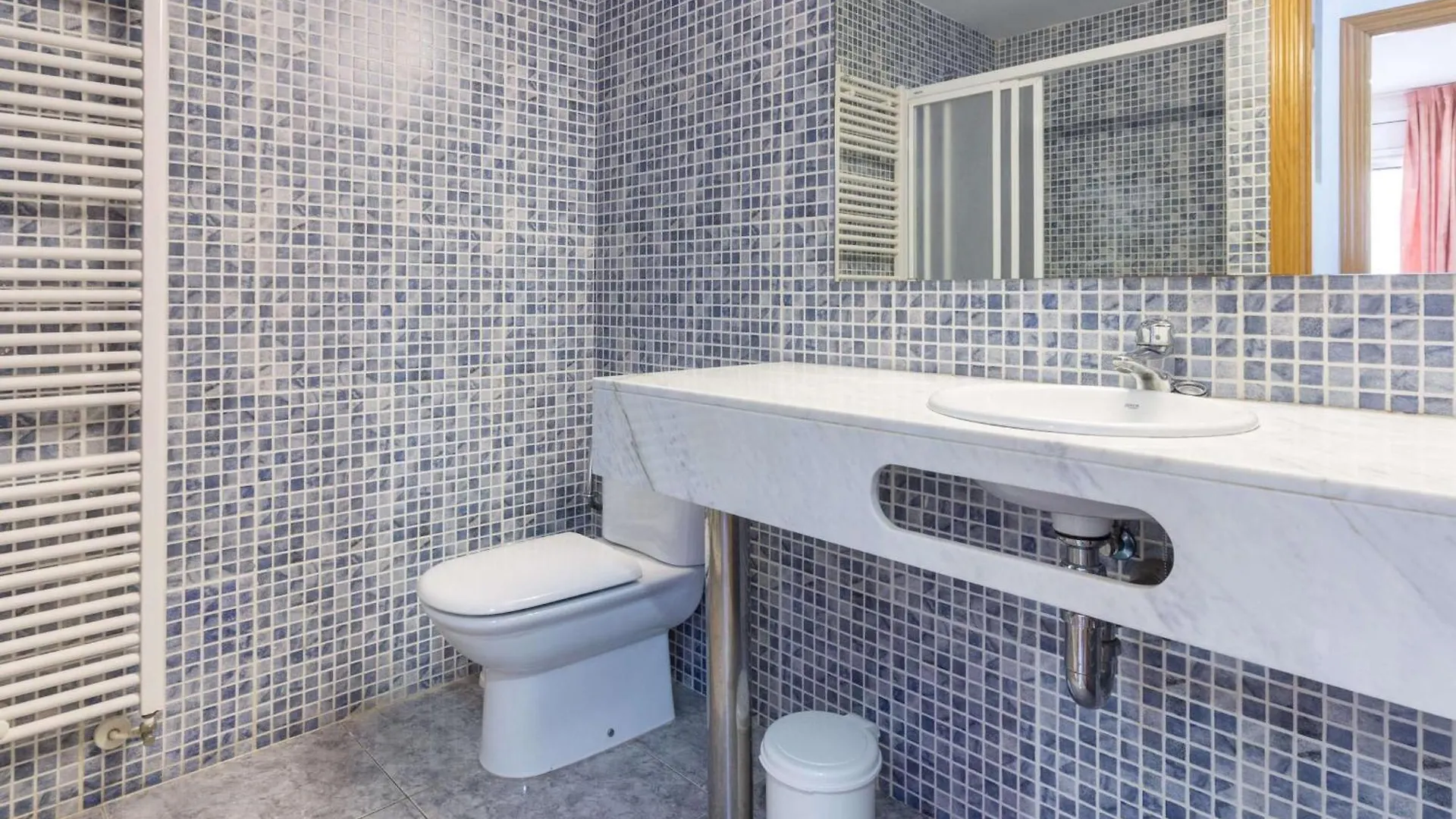 Apartamento Luminoso Con Terraza, Wifi, Garaje Y A 50M De La Playa En Llanca - Es-228-15 アパート