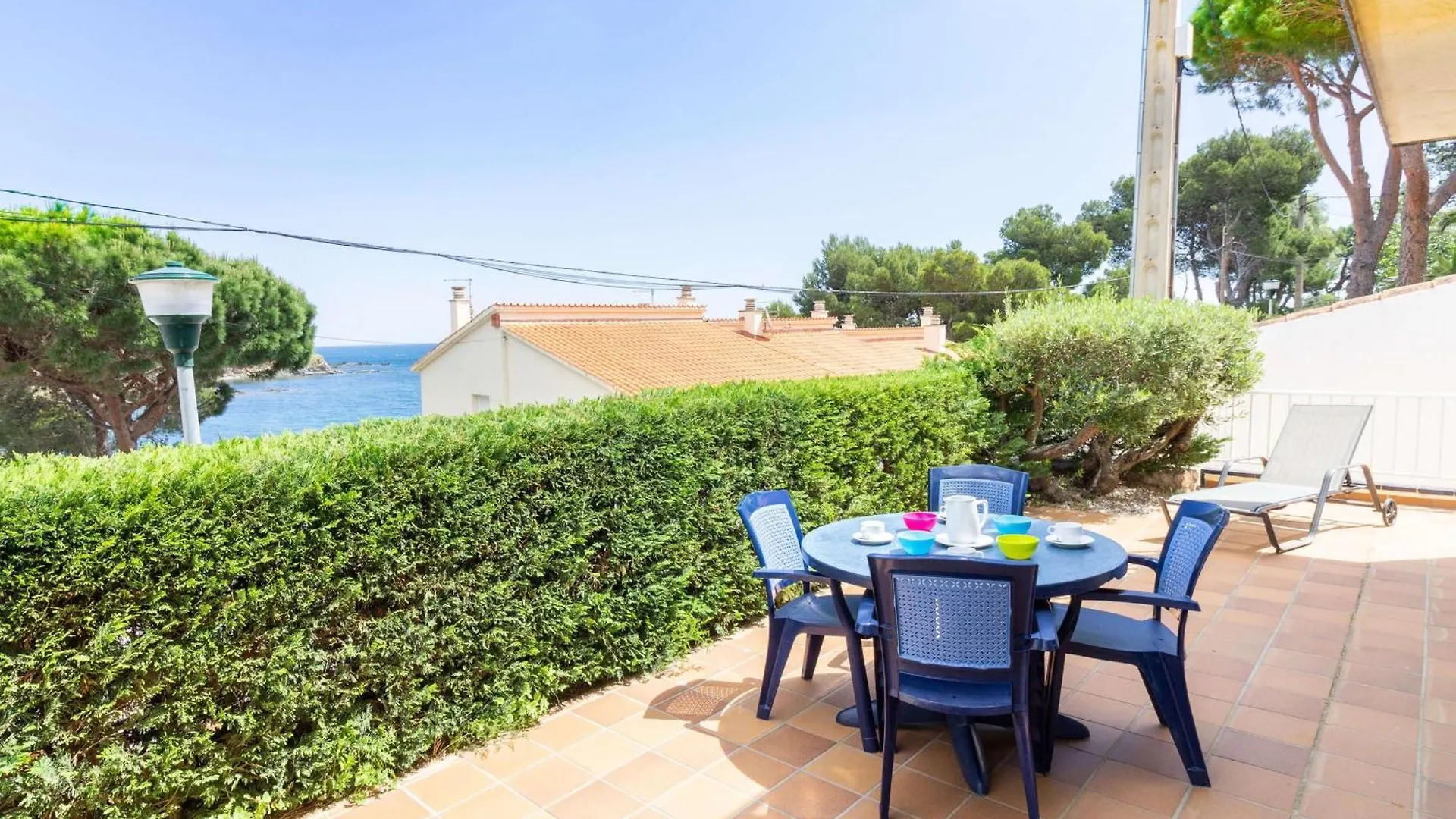 Apartamento Luminoso Con Terraza, Wifi, Garaje Y A 50M De La Playa En Llanca - Es-228-15