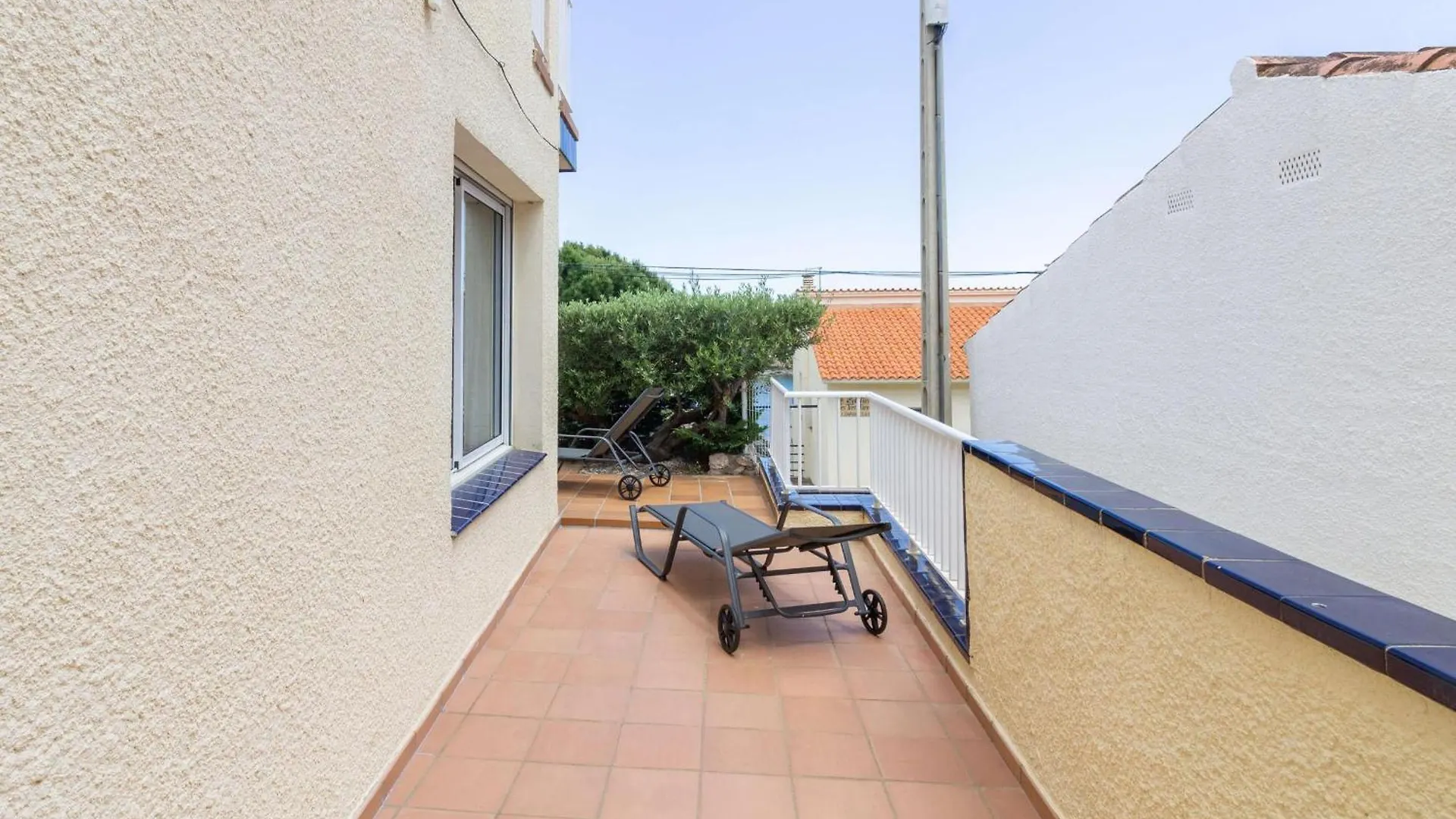 Apartamento Luminoso Con Terraza, Wifi, Garaje Y A 50M De La Playa En Llanca - Es-228-15 아파트