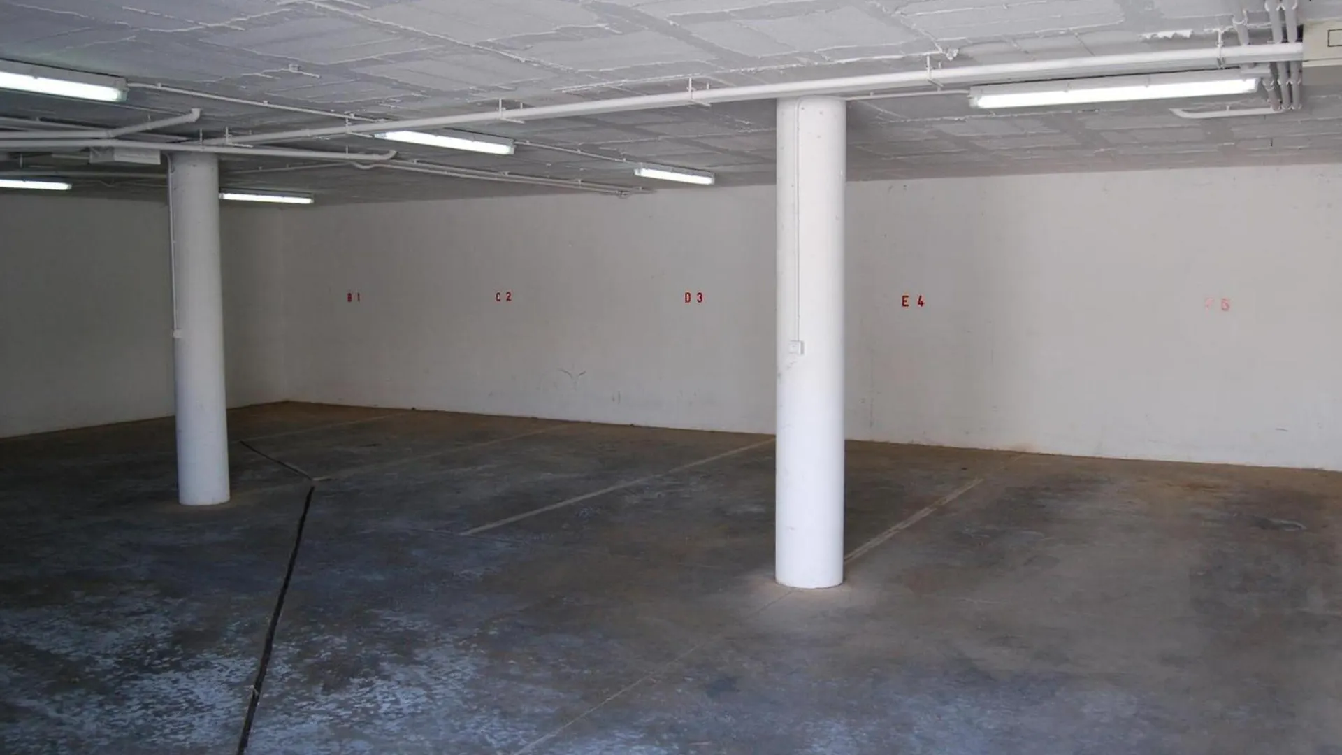 아파트 Apartamento Luminoso Con Terraza, Wifi, Garaje Y A 50M De La Playa En Llanca - Es-228-15