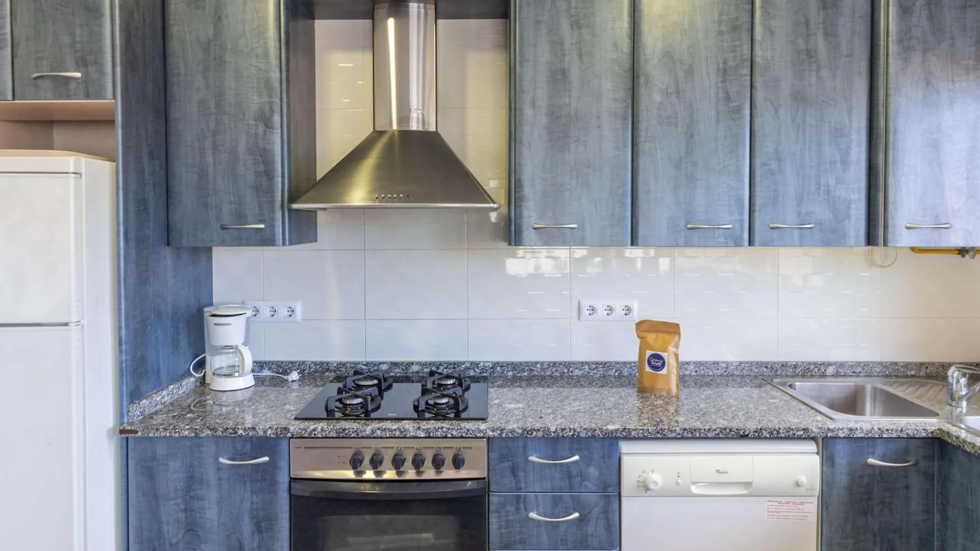 Apartamento Luminoso Con Terraza, Wifi, Garaje Y A 50M De La Playa En Llanca - Es-228-15 스페인